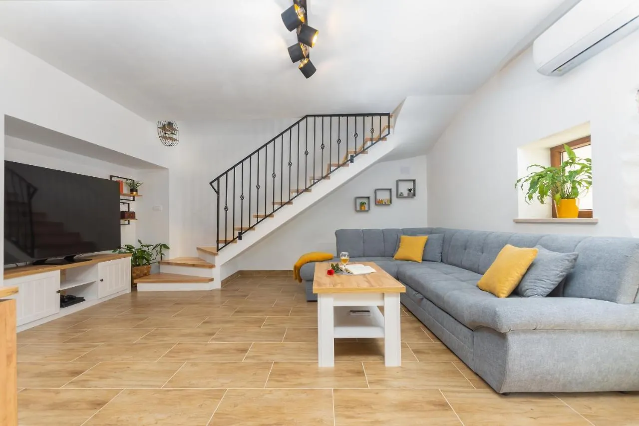 Villa Nensi Rebici 0*,  Croatia