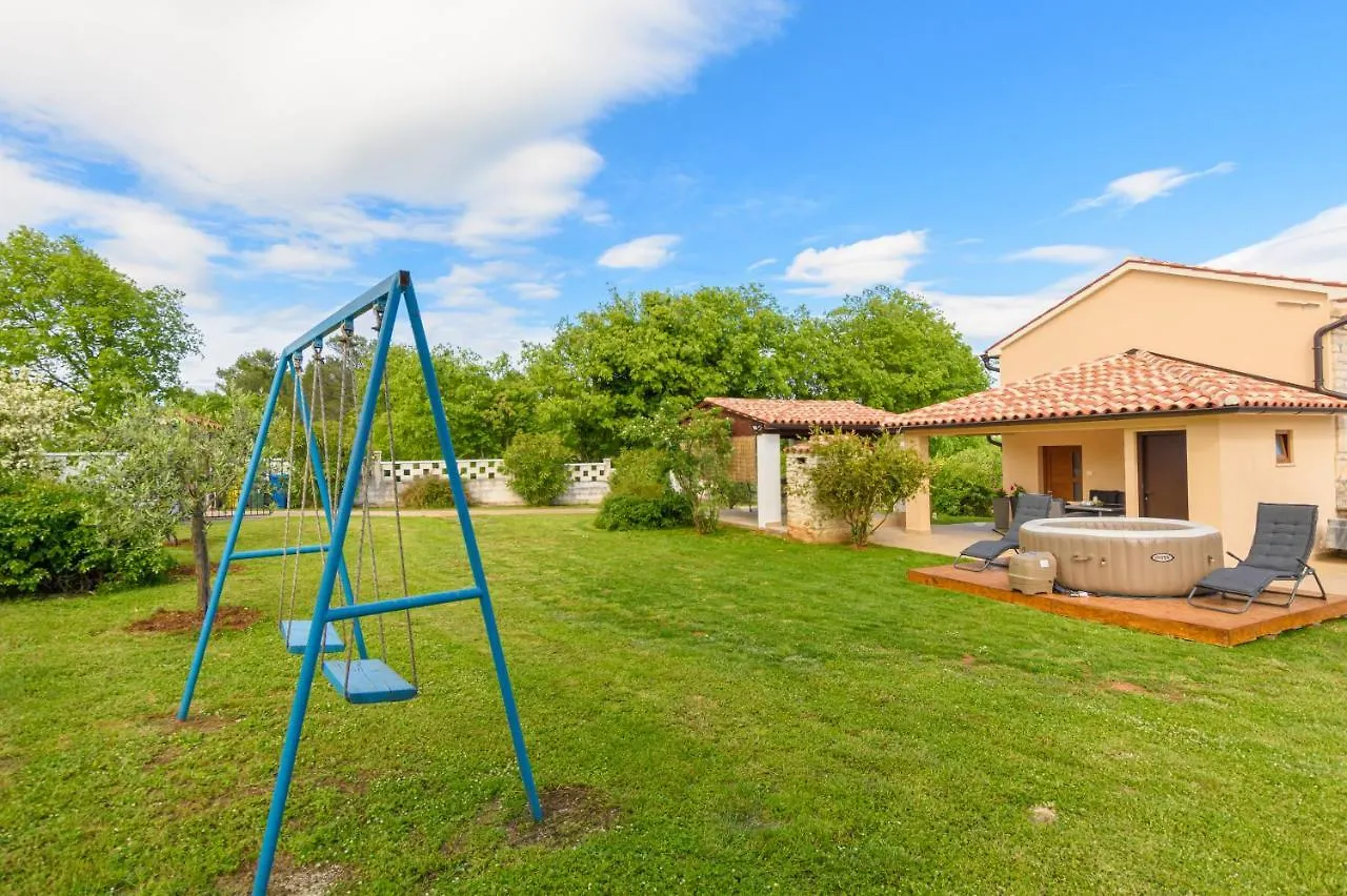 Villa Nensi Rebici 0*,